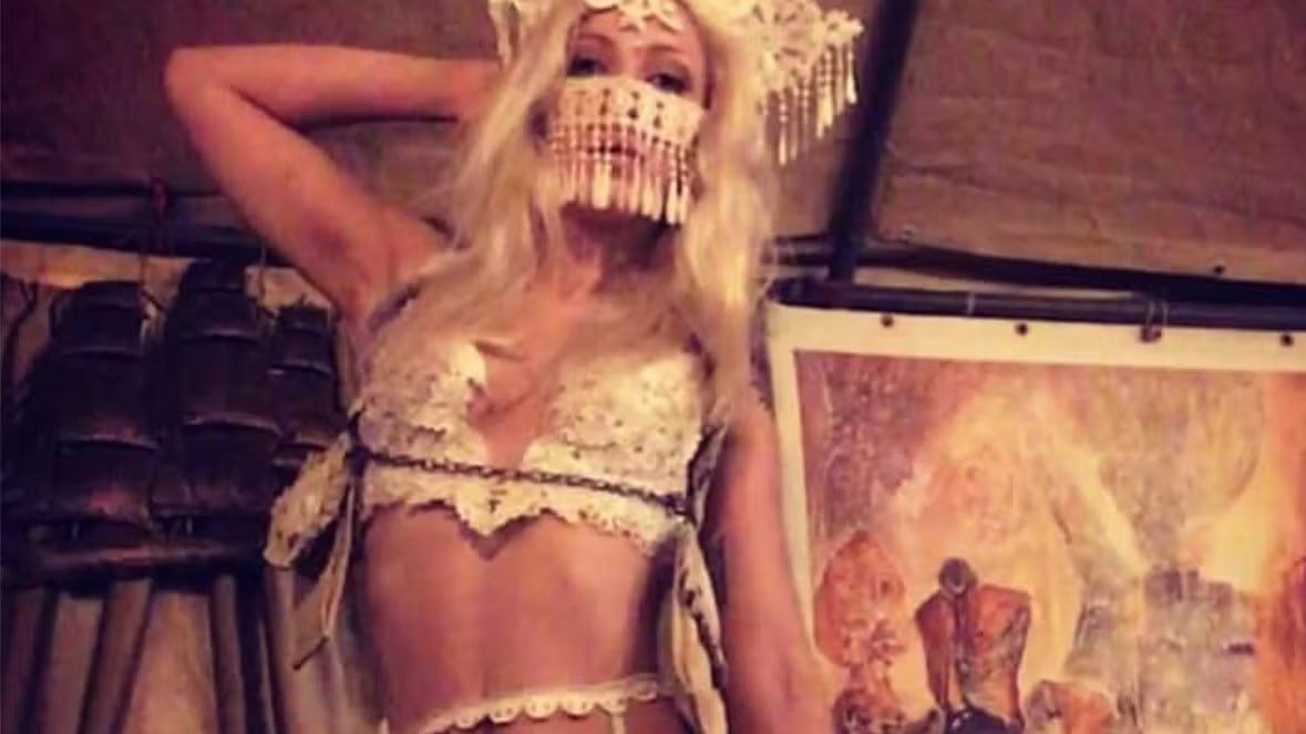 Model Drink & Draw at Raven's Manor Portland (or Online) - DANCER