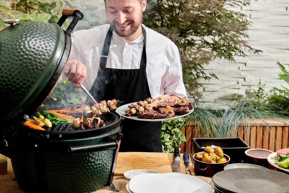 Neomezený BBQ lunch plný skvělého jídla a bublinek