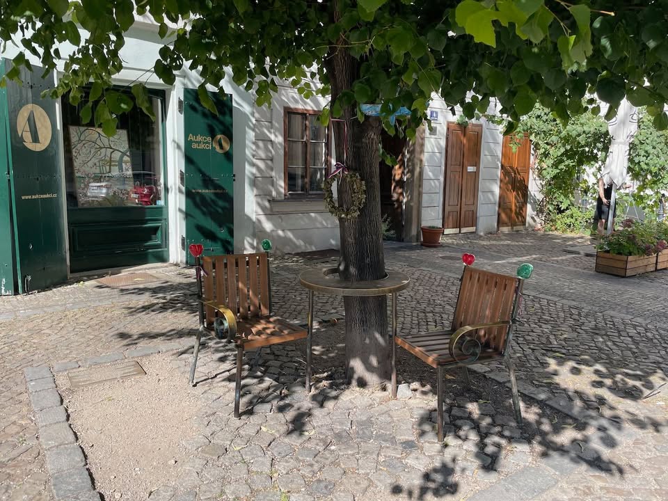 Couráme se za příběhy malostranských domů - I. část