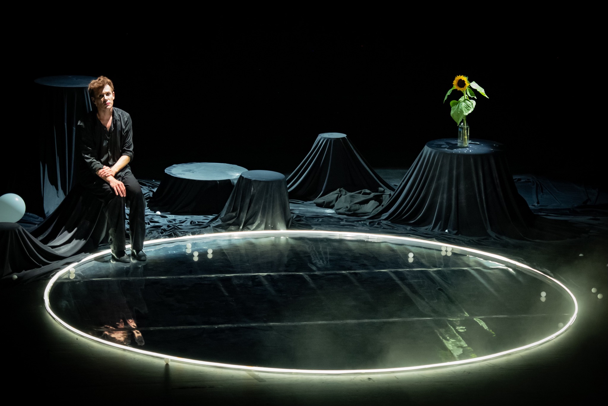 RADIM VIZVÁRY: Mime on the Moon