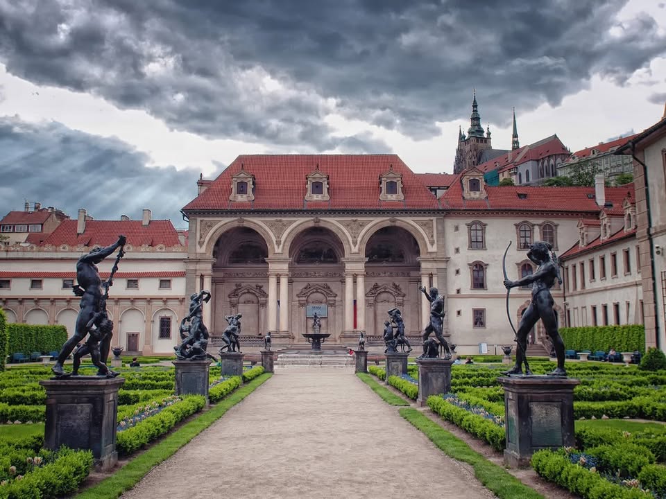 VALDŠTEJNSKÁ ZAHRADA, SENÁT A ZAPOMENUTÝ KLÁROV, komentovaná vycházka