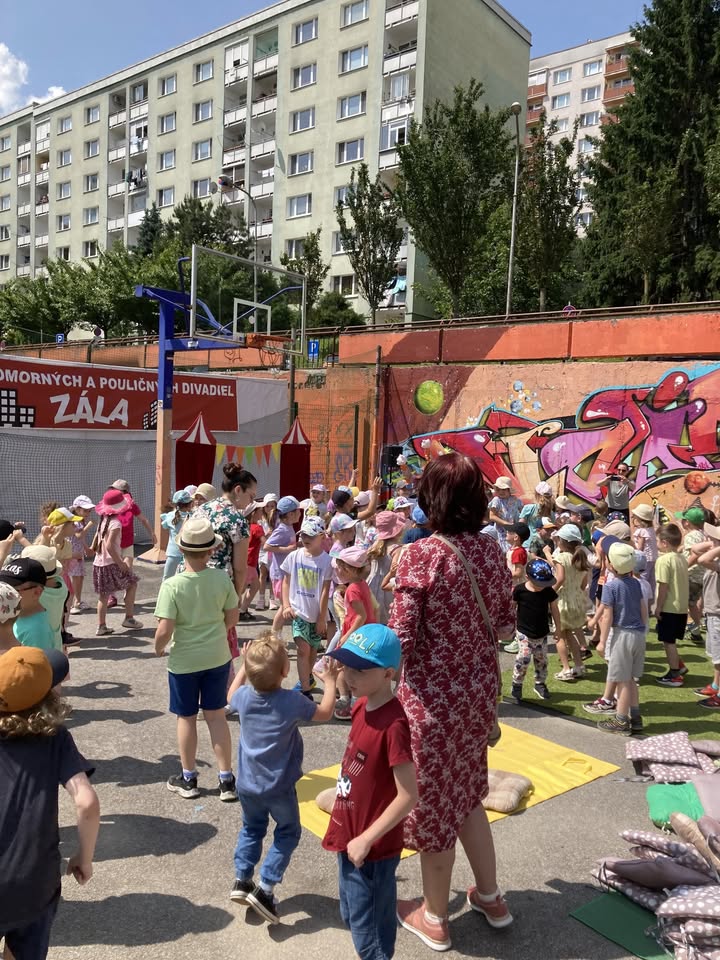 Festival komorných a pouličných divadiel ZÁLA 2026