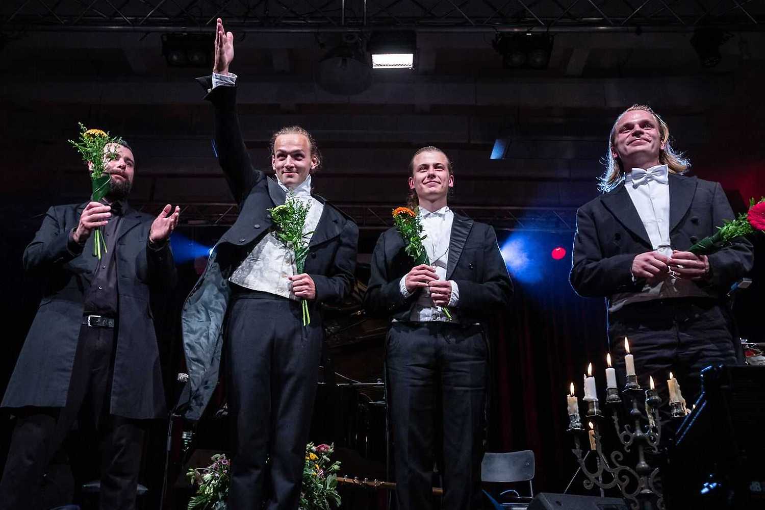 Klasirdo: Bert & friends