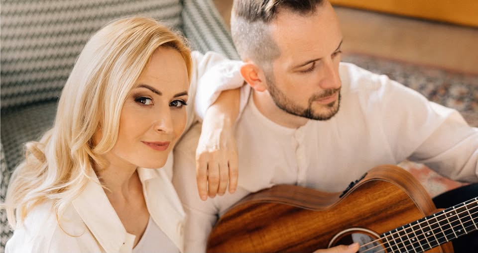 DVE TVÁRE JANAIS - Music a Cafe Nitra