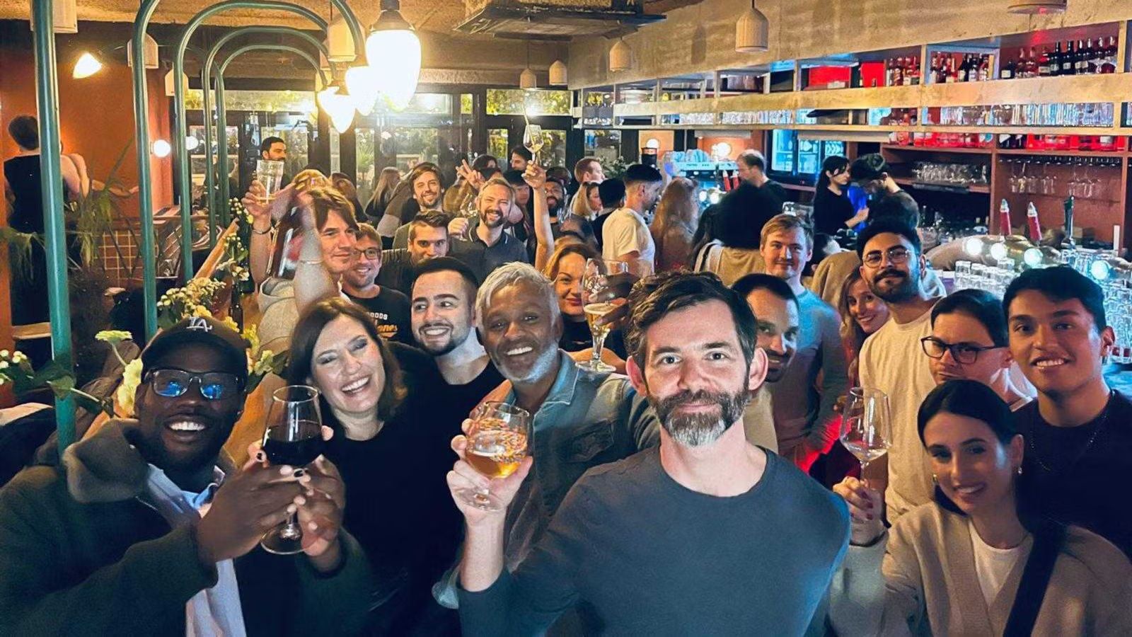 Midweek Crisis Drinks 🍹 Meet Fellow Expats & Make Friends (De Pijp)