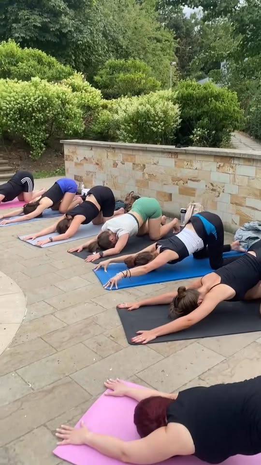 Good morning vinyasa in Rajská zahrada by Riegrovy sady
