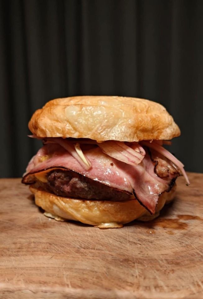 Bacon Cheese Burger v malým pivu & vánoční Mazák tap takeover
