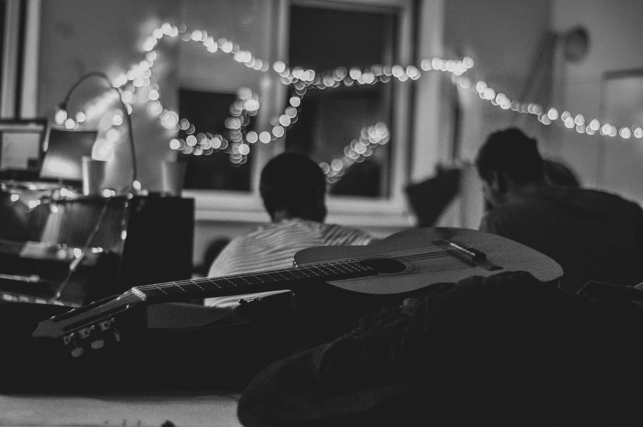 Večerní muzicírování v Šestce/SingSong Evening on the 6th Floor