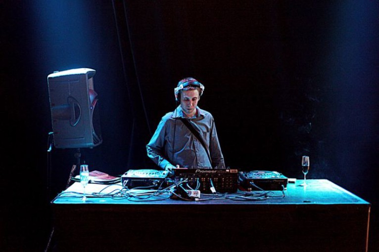 Moving Pictures: Täino + Ezwell + Rico Casazza