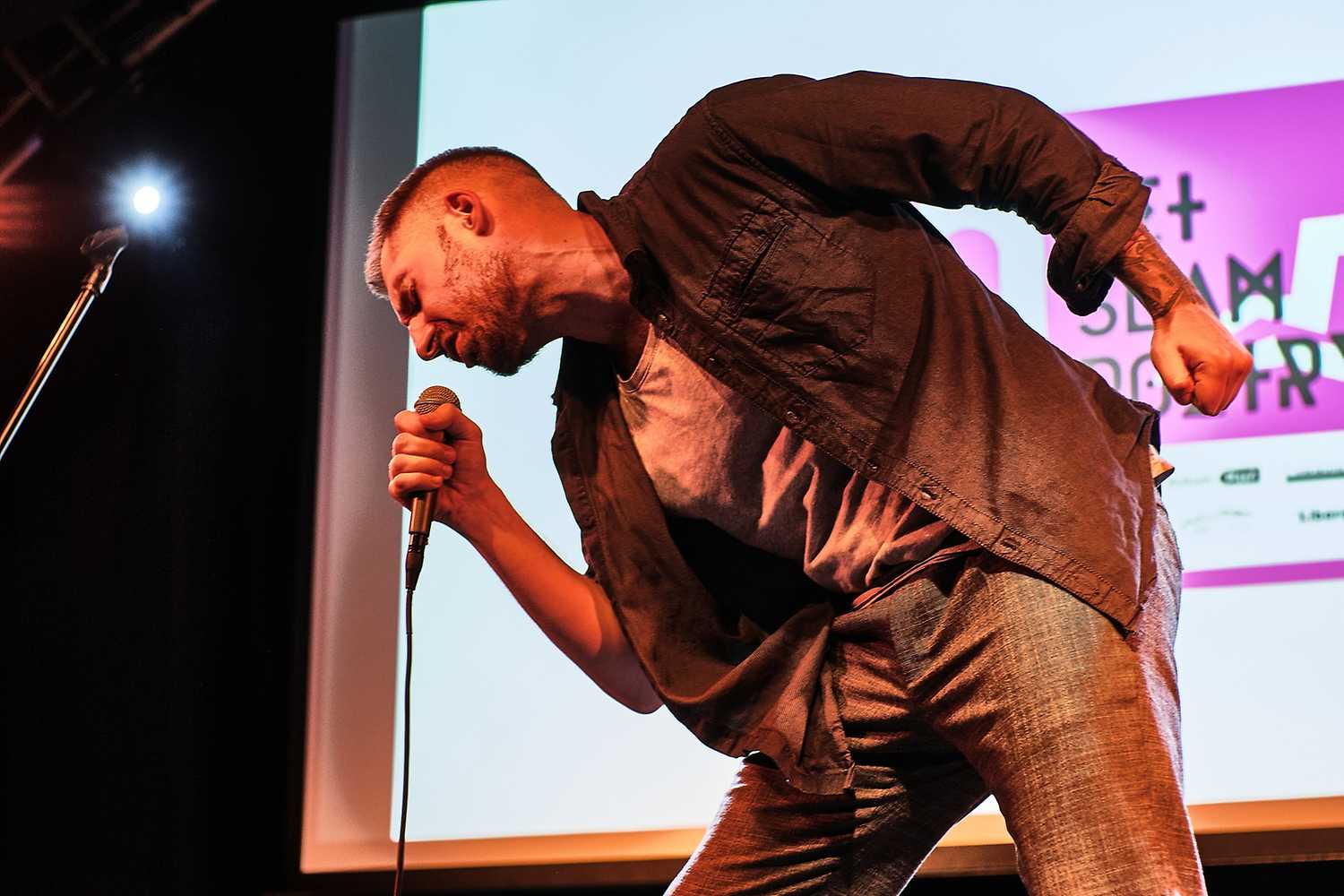 Slam Poetry v Lese