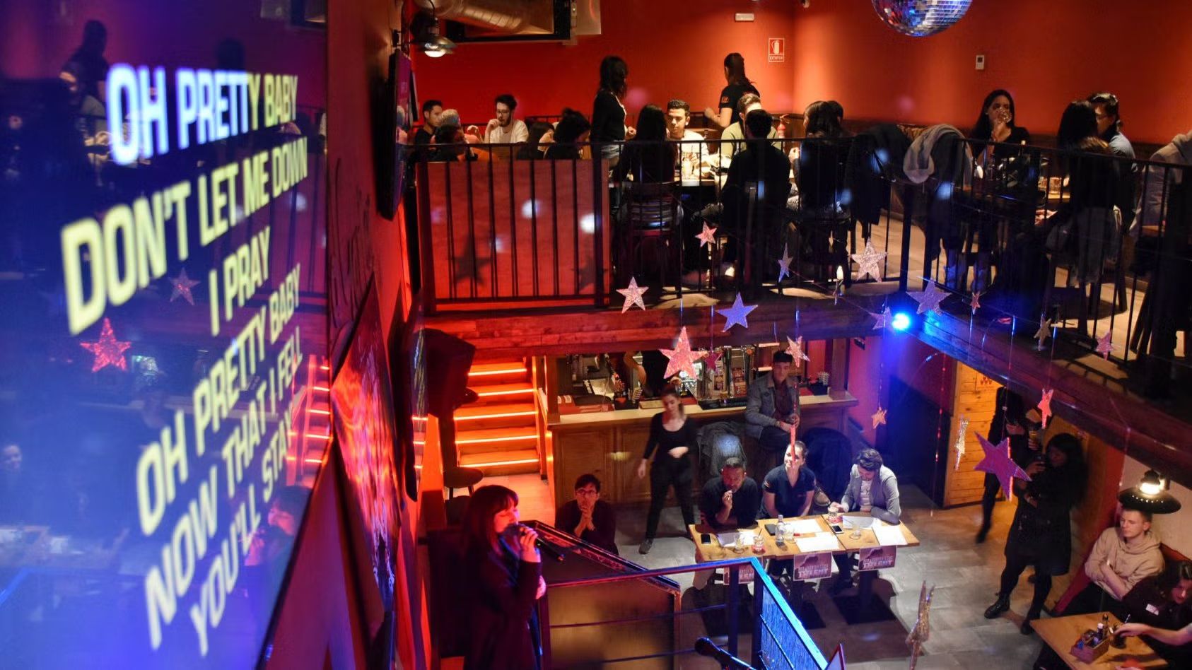 Solo Travelers & Backpackers Meetup – Saturday Pre-Party in Barcelona