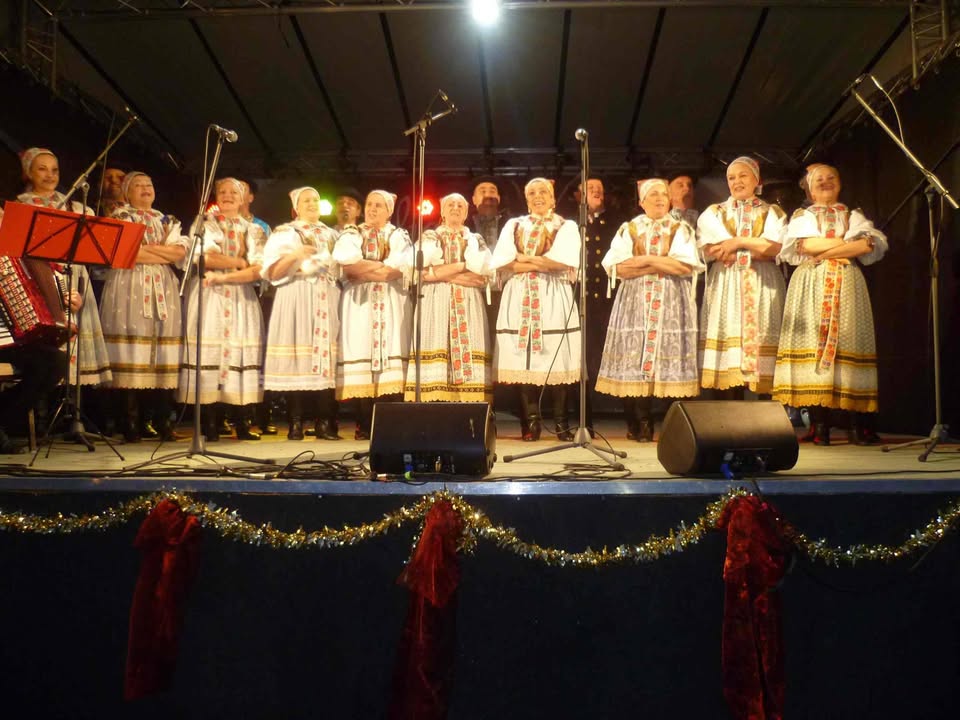 Vianočný pozdrav z Vajnor v Rači.  Vajnoráci Račanom