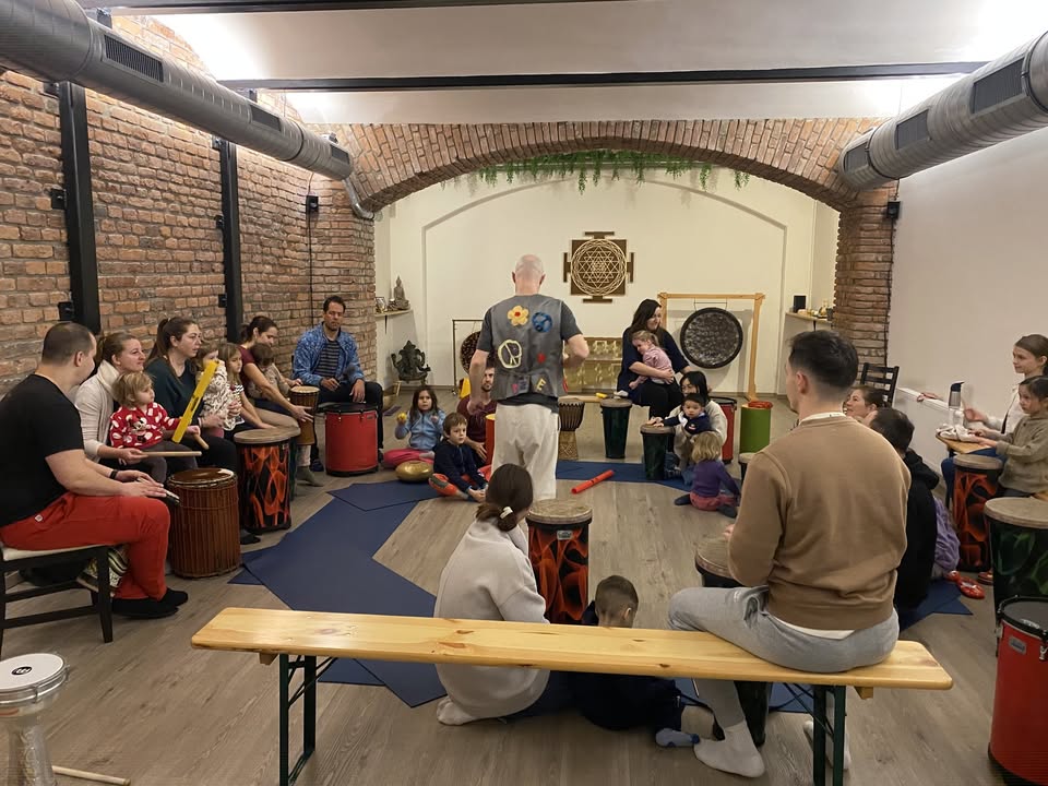 Drum Circle: Rytmus, radost a propojení pro rodiče s dětmi!