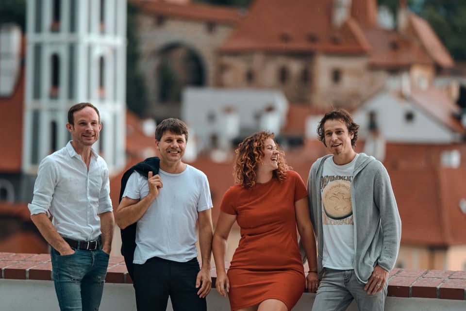 EPYDEMYE SLAVÍ 20 LET