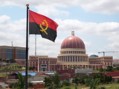 CONVITE A REFLEXÃO: 50 questões abertas sobre o presente e futuro de Angola