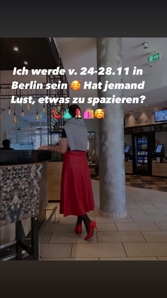 Crossdresser walk around