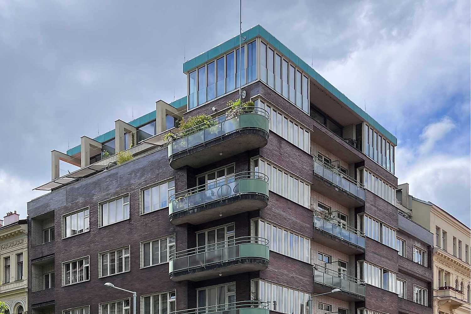 Od moderny k funkcionalismu: Meziválečná architektura královských Vinohrad