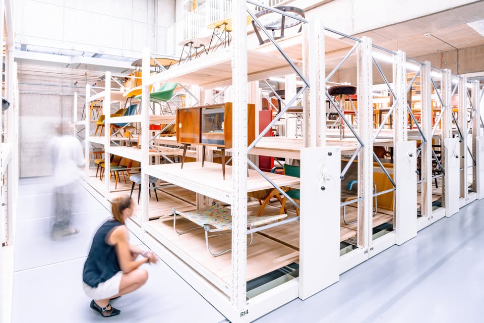 Guided tour of the open depository