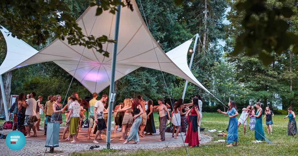 Venkovní Ecstatic Dance s Čajovou Ceremonií 💃 🍵 DJ Sunali + Dalibor Neuwirt | 15.7.