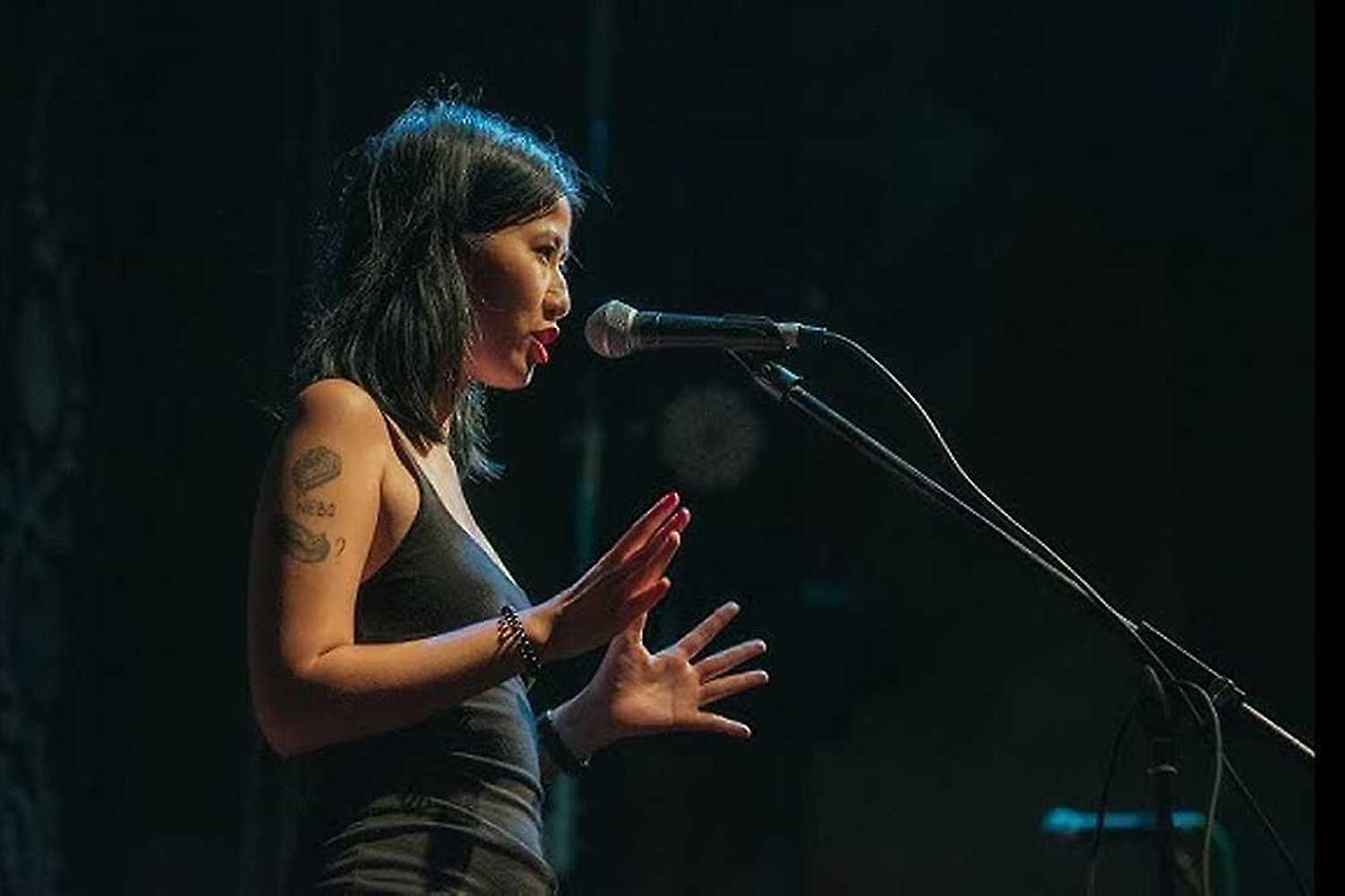 Mezi poezií a poezií – od slamových exhibic k vlastní sbírce