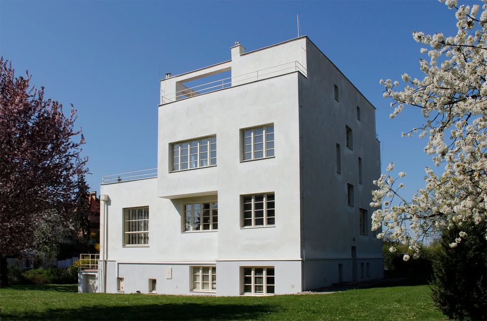 English guided tour of the Winternitz villa