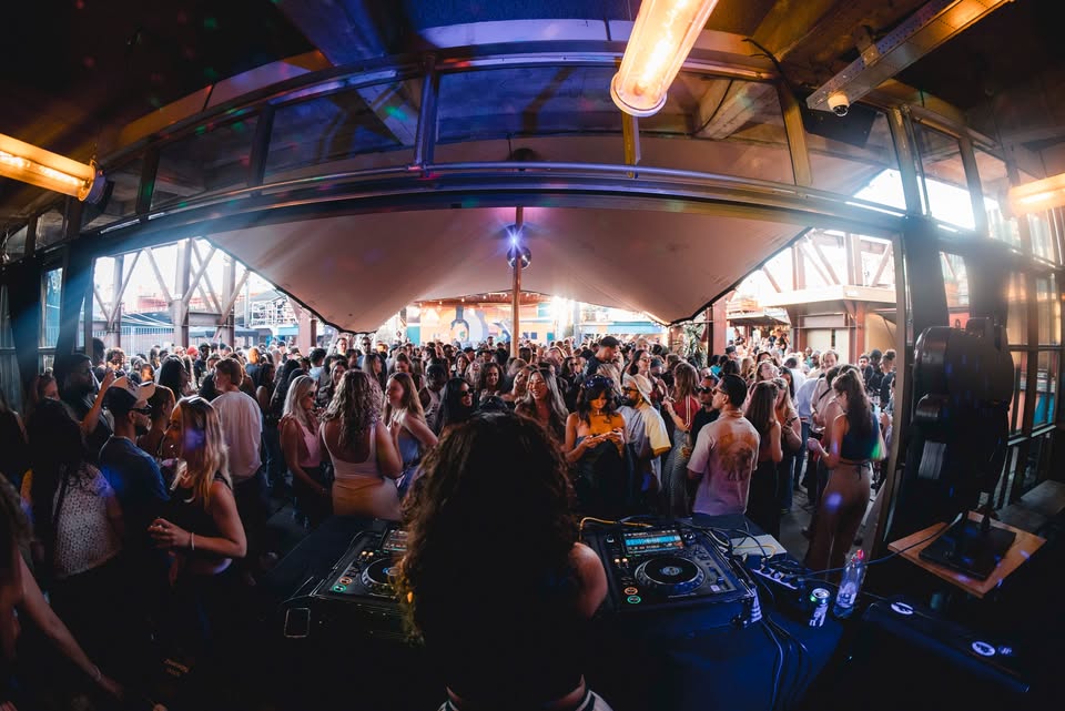 Juicy x Wasserette: Nazomer Blockparty bij Lagerwal