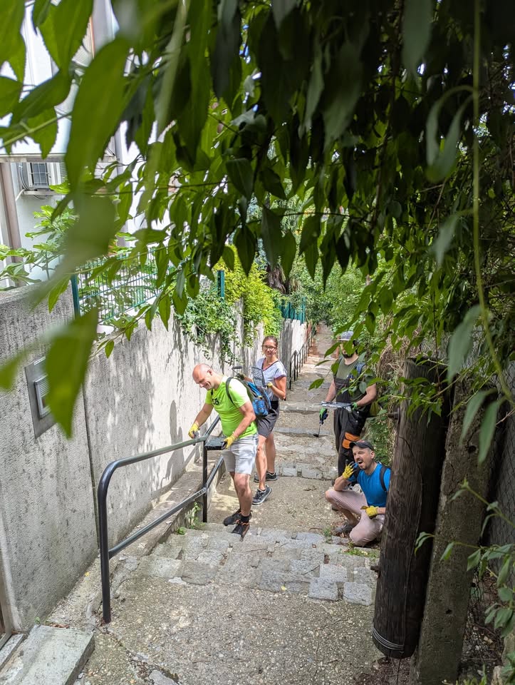 Zelená hliadka pri Nemocnici Kramáre.