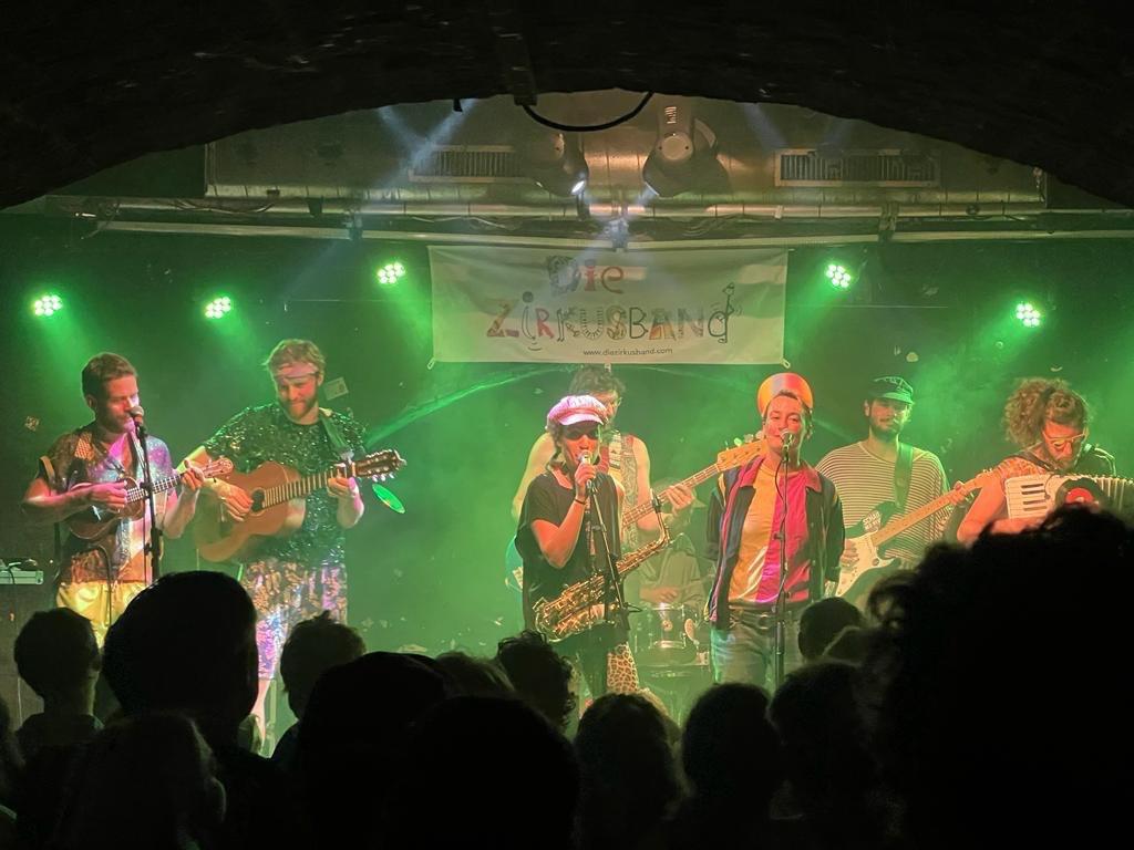 nedělnictvo hudby - Die Zirkusband