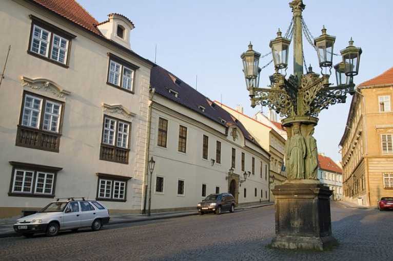 Příběhy Hradčanských paláců v proměnách času – od Petra Voka k Jiřímu Muchovi