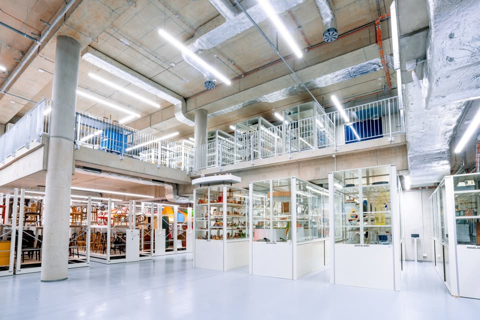 Guided tour of the open depository