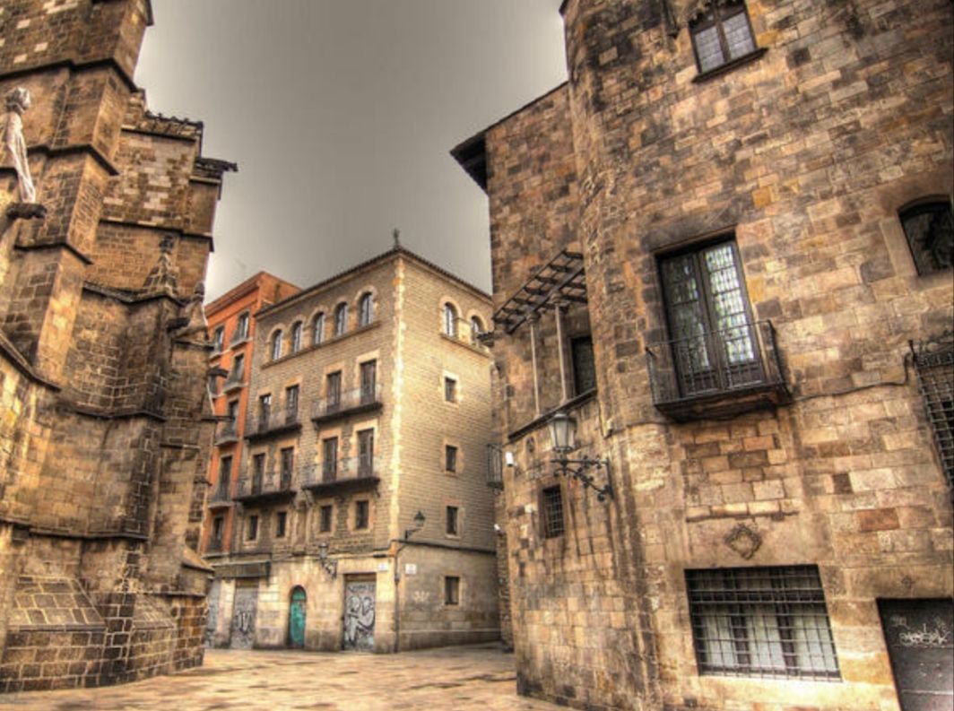 WALK ON THE GOTIC BARCE BARCELONA