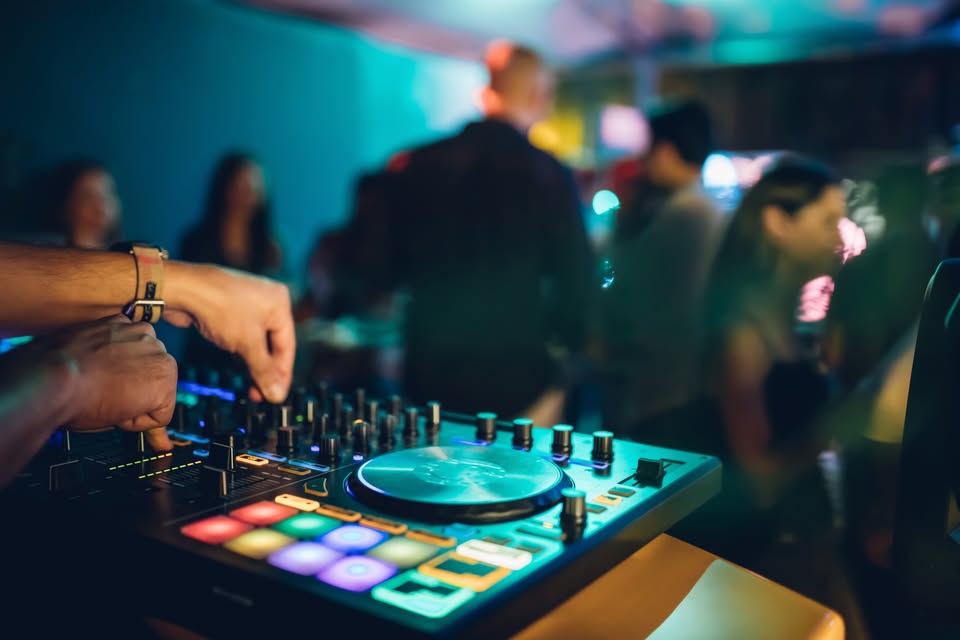 VIBE NIGHTS IN WINEBAR CORRECT