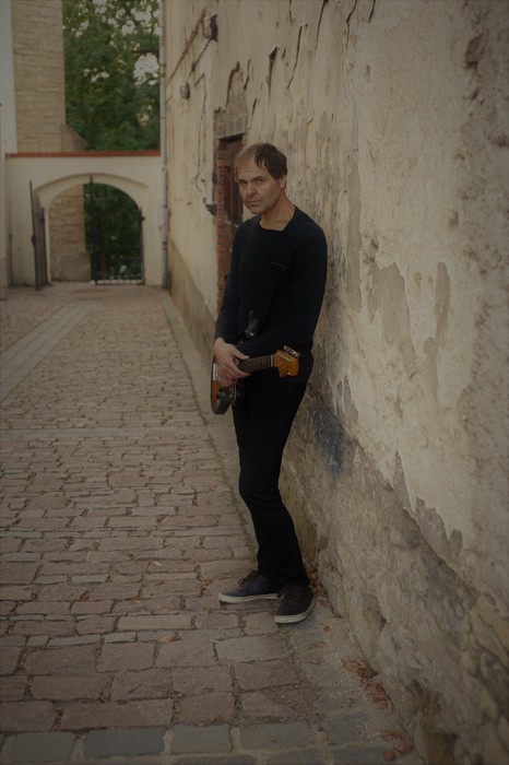 Fuzzy2102 - One man acoustic show v Cafe Na půl cesty
