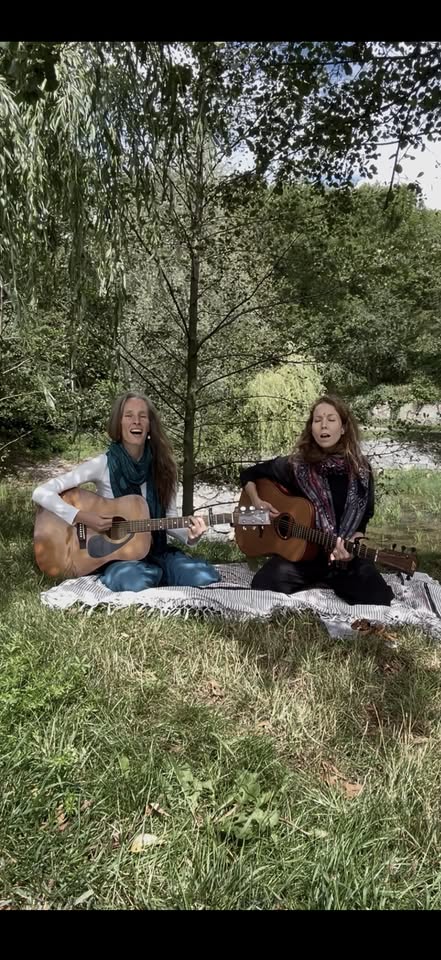 Kírtan Lví brány - pod širým nebem