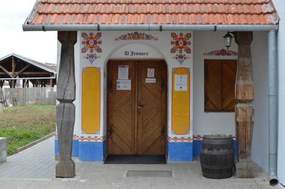 Posezení ve sklípku "U Jeňoura" v Nechorech