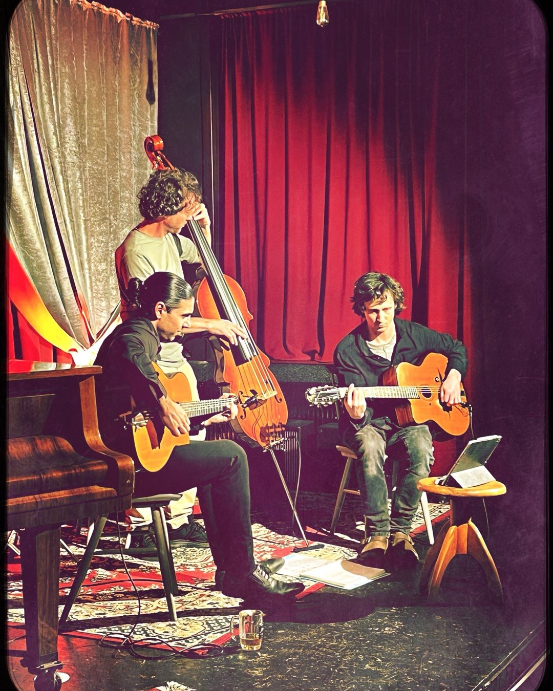 Trio André - živá hudba (gypsy jazz) Praha, Letná