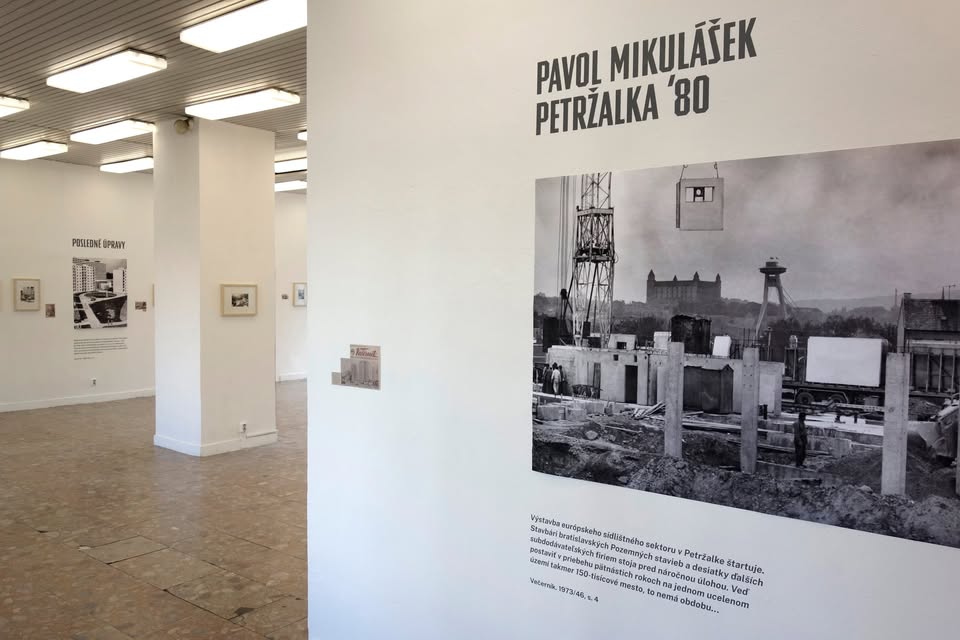 PAVOL MIKULÁŠEK: Petržalka ‘80 – komentovaná prehliadka výstavy