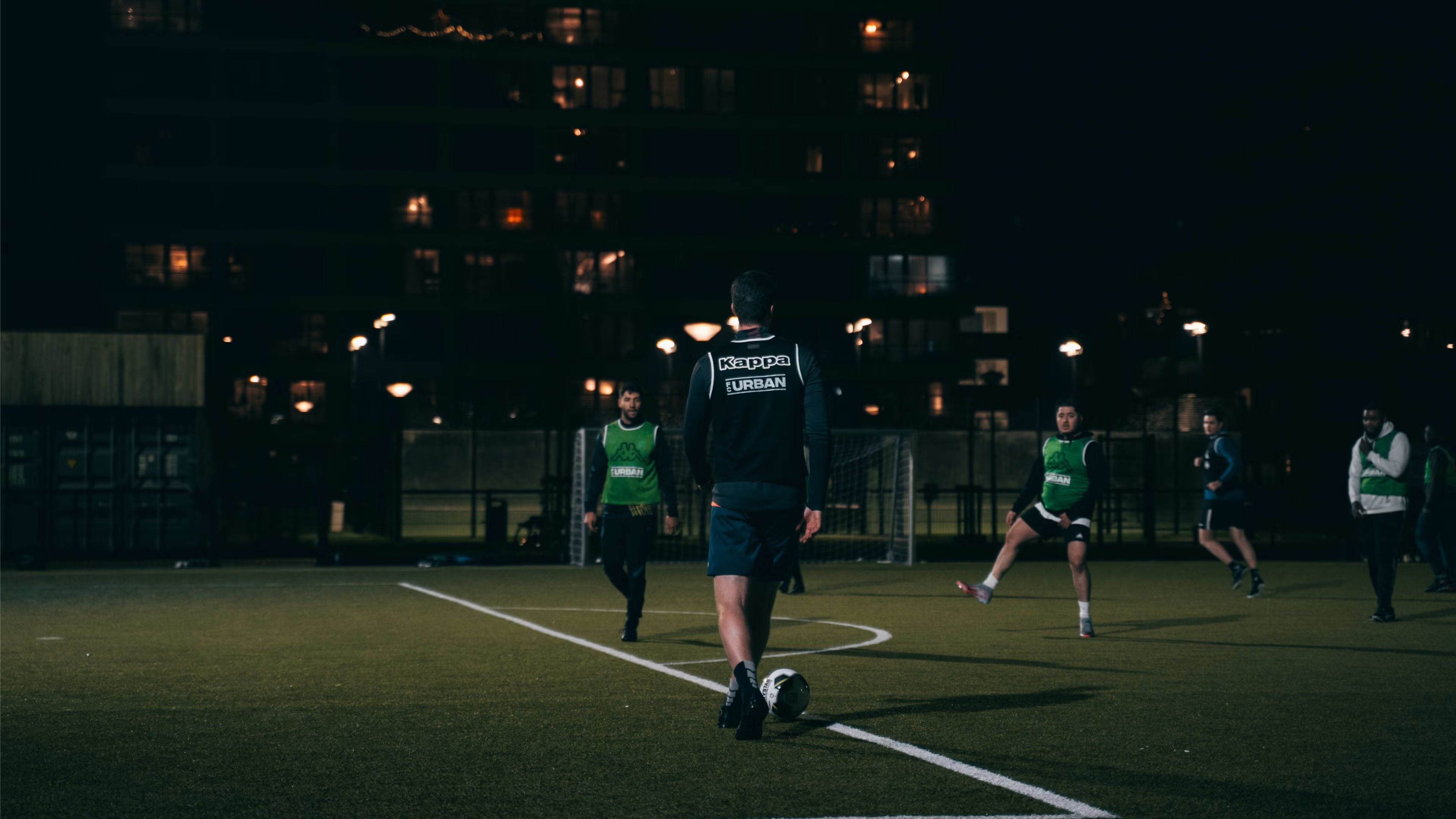 Play football at Zeeburgereiland