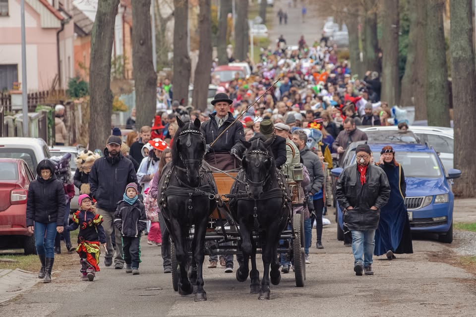 Masopustní průvod Horními Počernicemi