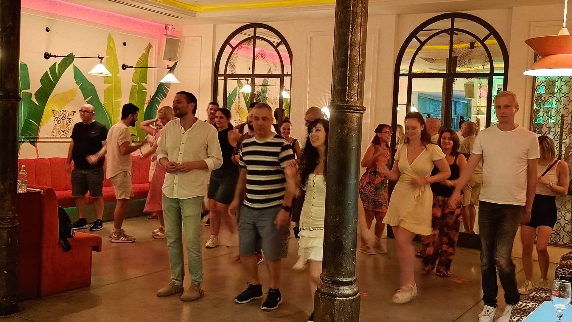 Salsa, merengue courses for beginners free / Classes de salsa, merengue principles
