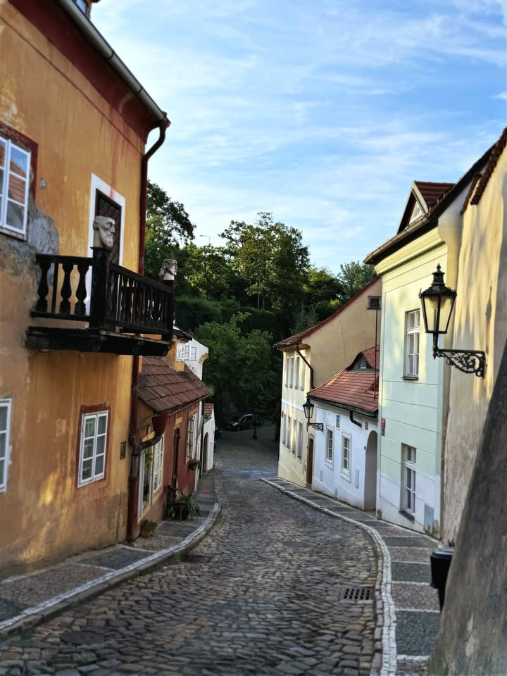 HRADČANY A NOVÝ SVĚT