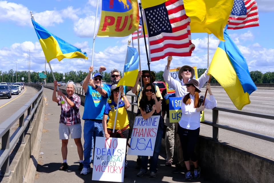 I-205 Bridge Rally for Ukraine