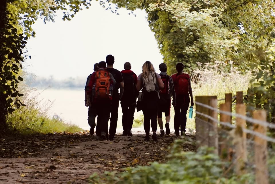 Day hike: Adventure to Aluring Amberley village: lunch and a mooch around the village