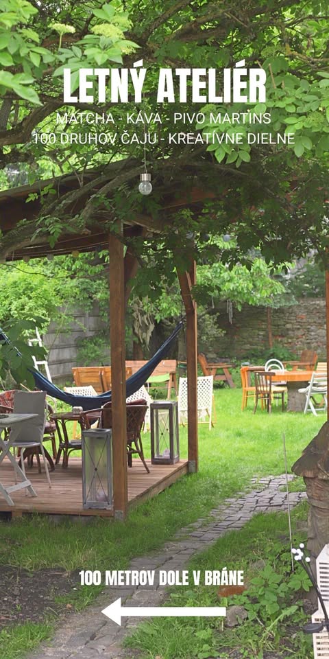 Otvorené čajovanie pod stromom