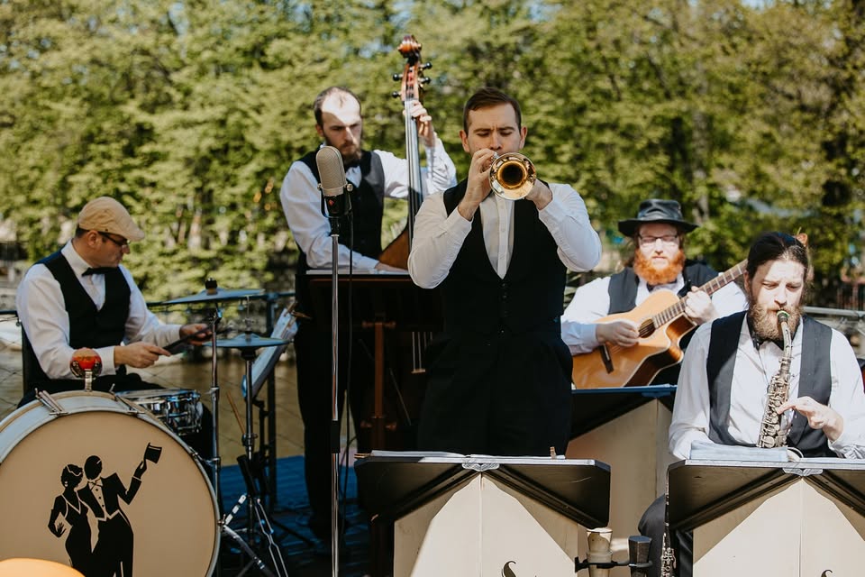 OTEVŘENÍ STŘECHY V RYTMU SWINGU 🎺 Swing Melody Live