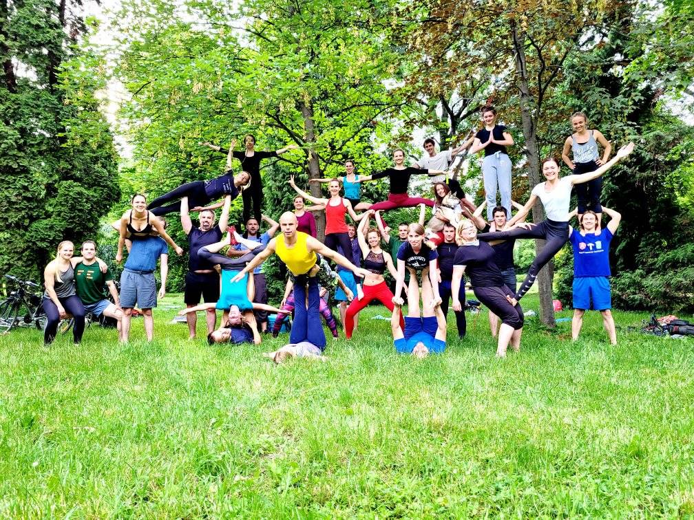 Středeční AcroYoga Jam v Lužáneckém parku 20. 8. od 17:00