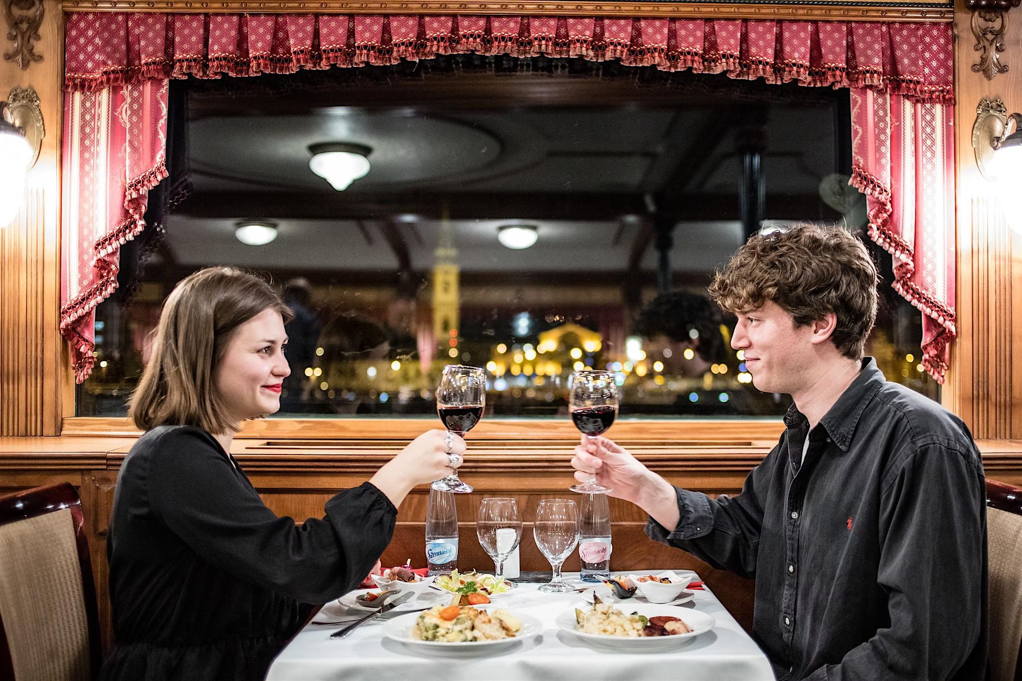 Budapest: 3-course Hungarian Dinner on the Danube