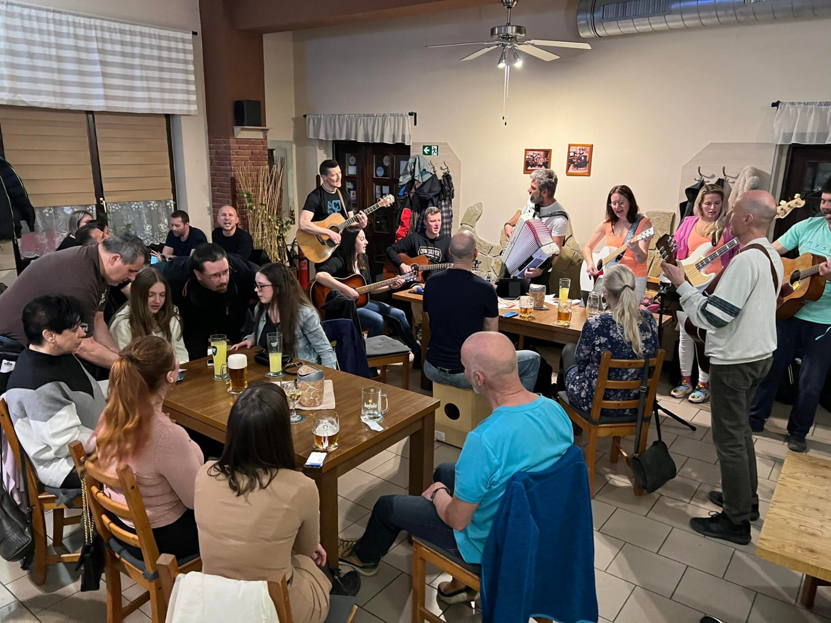 Tour The Pub - Guitars in Slatina on the thresholds