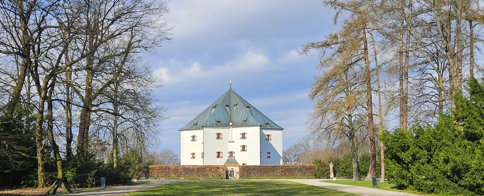 Nordic walking - kondiční tréninky v Oboře Hvězda