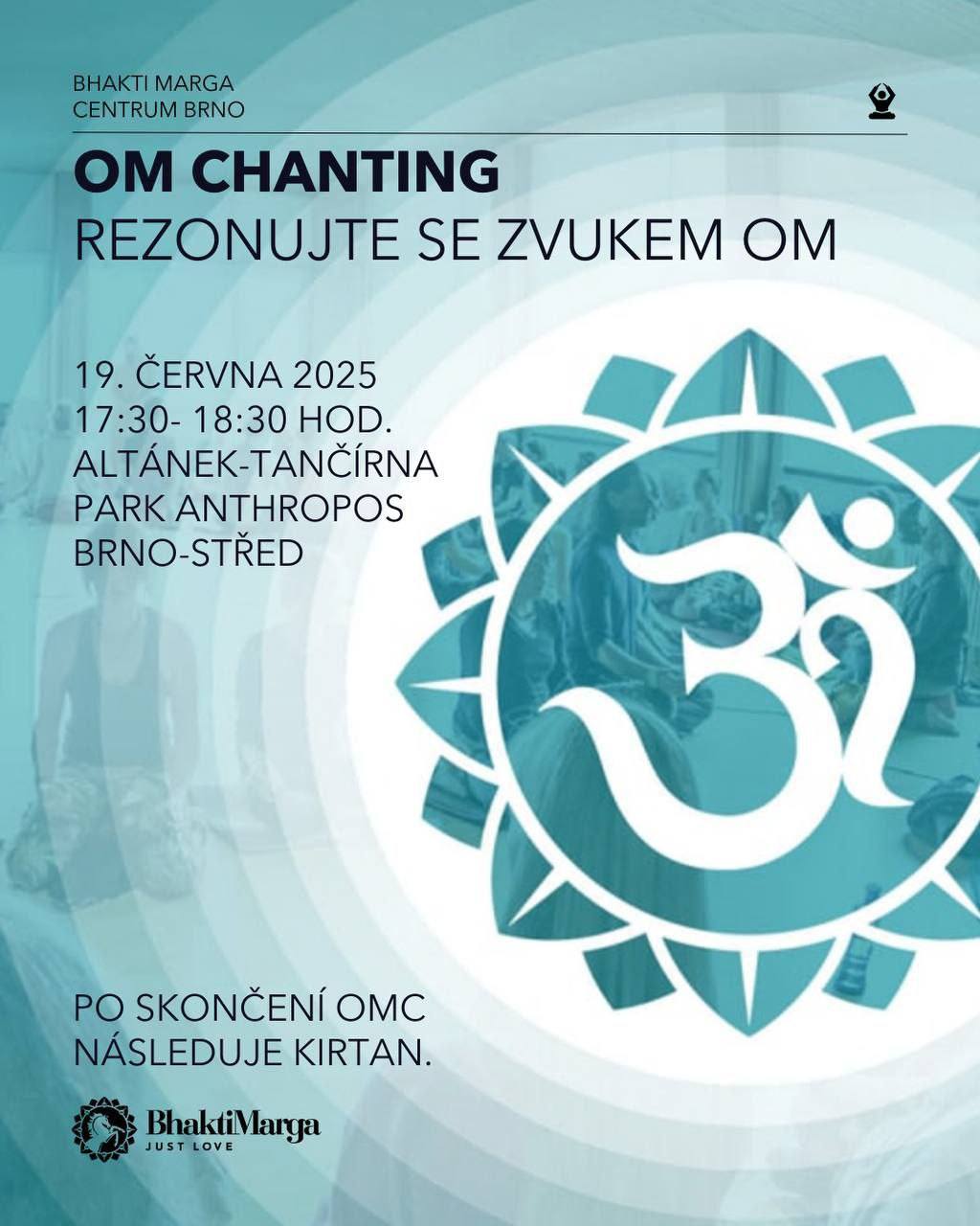 Venkovní OM Chanting a kirtan
